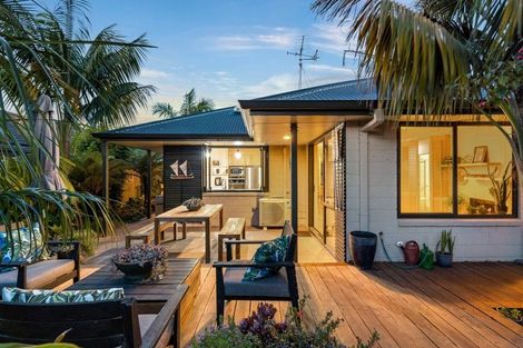 Photo of property in 18 Oriental Parade, Papamoa Beach, Papamoa, 3118