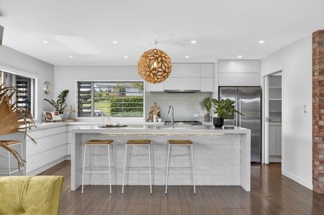 Photo of property in 17 Mayfair Crescent, Mairangi Bay, Auckland, 0630