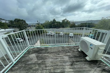 Photo of property in 11/222 Albany Highway, Schnapper Rock, Auckland, 0632