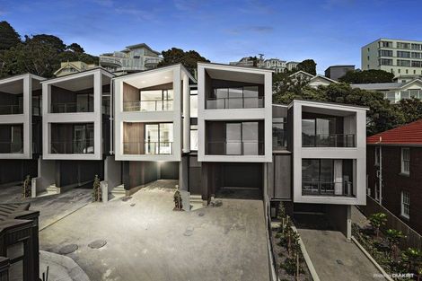 Photo of property in 2/18 Oriental Terrace, Oriental Bay, Wellington, 6011