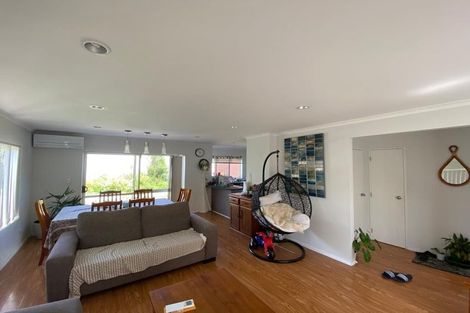 Photo of property in 44 Brashier Circle, Sunnyvale, Auckland, 0612