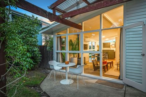 Photo of property in 7 Madison Place, Forrest Hill, Auckland, 0620