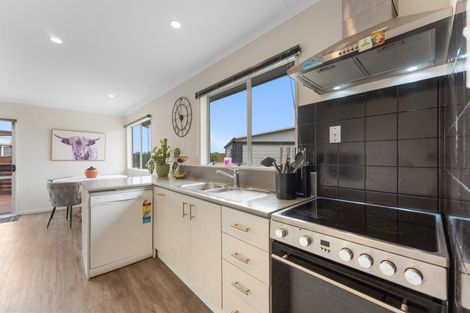 Photo of property in 28 Leander Place, Milson, Palmerston North, 4414