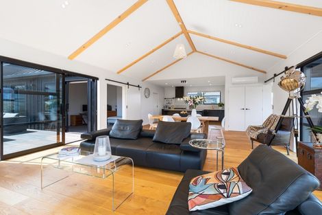 Photo of property in 21 Falconer Rise, Jacks Point, Queenstown, 9371