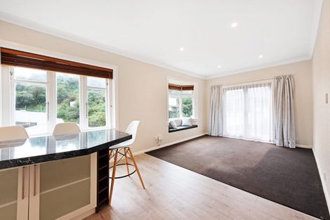 Photo of property in 55 Hungerford Road, Houghton Bay, Wellington, 6023