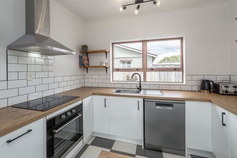 Photo of property in 30 Augustus Street, Carterton, 5713