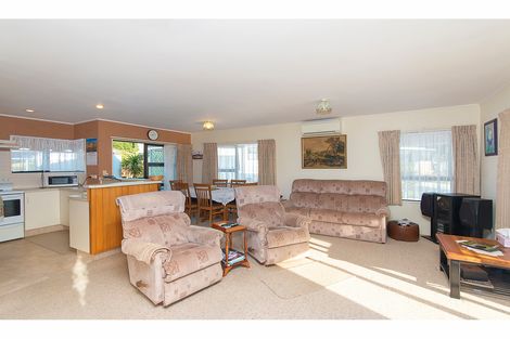 Photo of property in 8a Civic Place, Waiuku, 2123