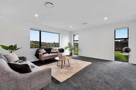 Photo of property in 8 Ponga Place, Highlands Park, New Plymouth, 4312