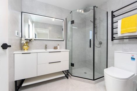 Photo of property in 3b Pendlebury Street, Green Bay, Auckland, 0604