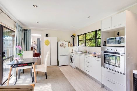 Photo of property in 38 Kashmir Road, Glen Eden, Auckland, 0602