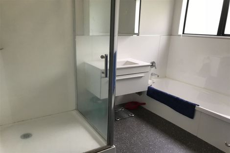 Photo of property in 2/9a Kitewao Street, Northcote, Auckland, 0627