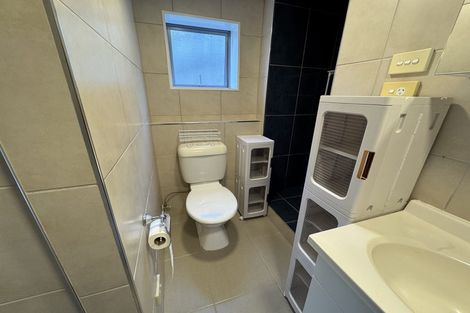 Photo of property in 18 Normanton Street, Glenfield, Auckland, 0629