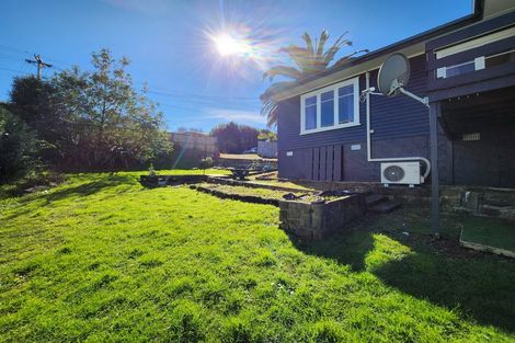 Photo of property in 27 Glenfern Road, Mellons Bay, Auckland, 2014