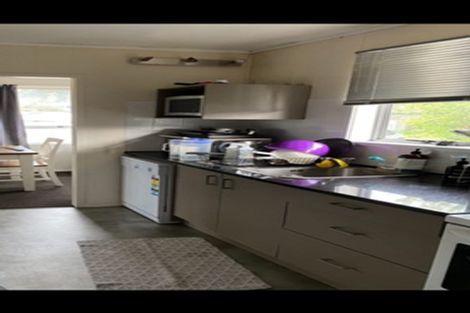 Photo of property in 31 Staincross Street, Green Bay, Auckland, 0604