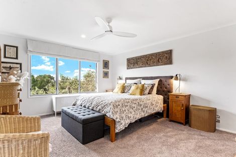 Photo of property in 1/4 Roberts Road, Matakatia, Whangaparaoa, 0930