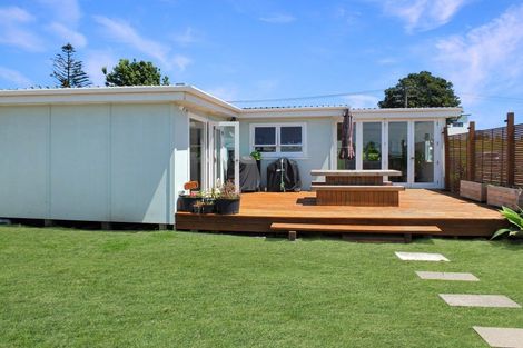 Photo of property in 14 Carthew Terrace, Foxton Beach, Foxton, 4815