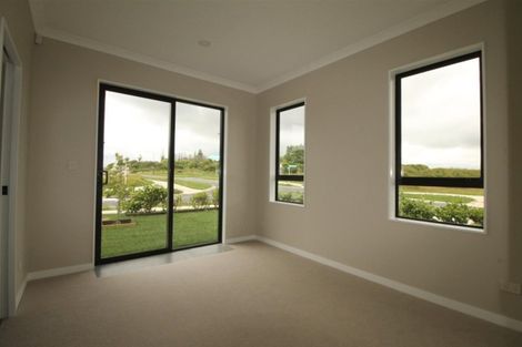 Photo of property in 37 Papareia Road, Karaka, Papakura, 2113