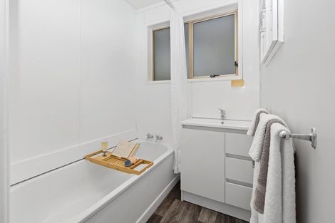 Photo of property in 2/120 Woodglen Road, Glen Eden, Auckland, 0602