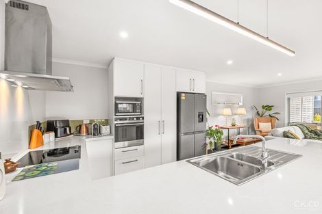 Photo of property in 14 Passchendaele Grove, Trentham, Upper Hutt, 5018
