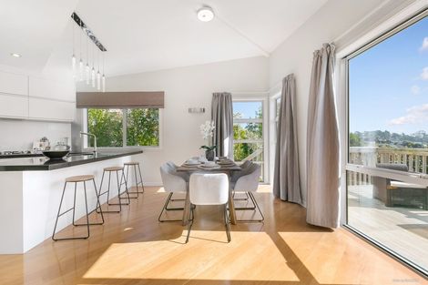 Photo of property in 26a Sunset Road, Unsworth Heights, Auckland, 0632