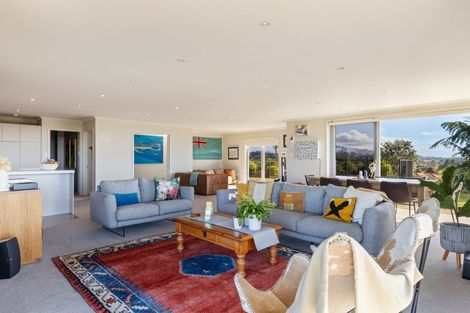 Photo of property in 33 Veale Road, Frankleigh Park, New Plymouth, 4371