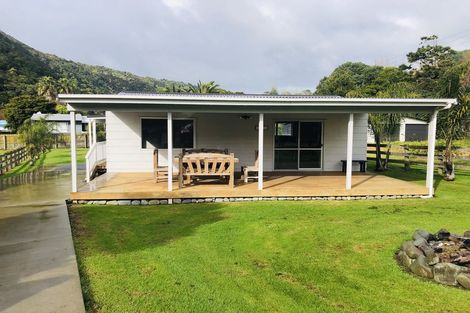 Photo of property in 11 Stack Road, Port Waikato, Tuakau, 2695