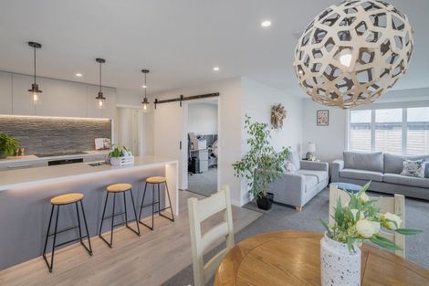 Photo of property in 7 Ronomor Place, Whitianga, 3510