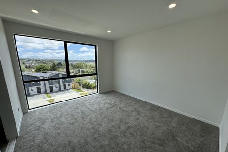 Photo of property in 1/18 Hetherington Road, Ranui, Auckland, 0612