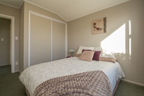 Photo of property in 6 Shirldale Place, Avonhead, Christchurch, 8042