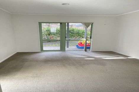 Photo of property in 38 Harbour Lights Close, West Harbour, Auckland, 0618