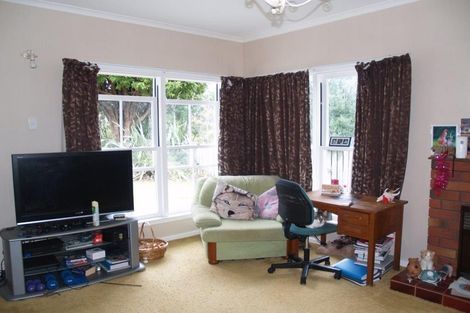 Photo of property in 20 Toi Street, Otaki Beach, Otaki, 5512