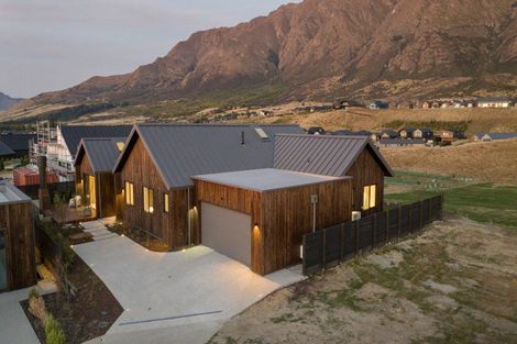 Photo of property in 28 Cunninghams Drive, Jacks Point, Queenstown, 9371