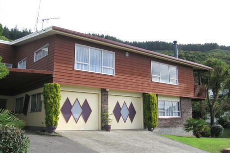 Photo of property in 24 Westhaven Drive, Tawa, Wellington, 5028