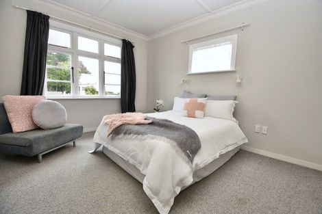 Photo of property in 2 Mckenzie Terrace, Carterton, 5713