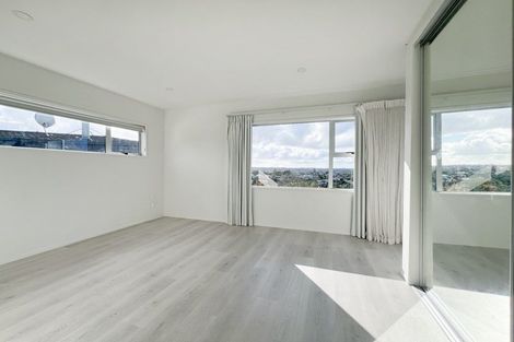 Photo of property in 42 Monarch Avenue, Hillcrest, Auckland, 0627