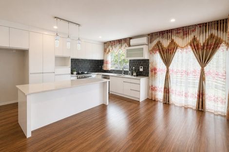Photo of property in 51 Kerrykeel Drive, Flat Bush, Auckland, 2019