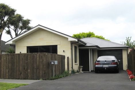 Photo of property in 2a Bevin Place, Bryndwr, Christchurch, 8053