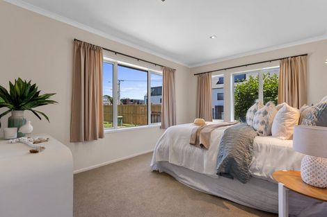 Photo of property in 10 Karewa Parade, Papamoa Beach, Papamoa, 3118