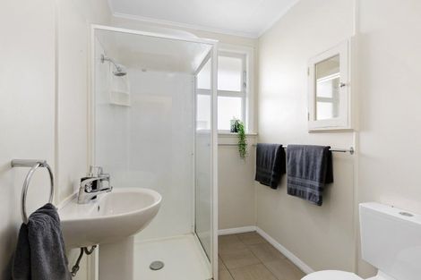 Photo of property in 1a Saulbrey Grove, Woburn, Lower Hutt, 5010