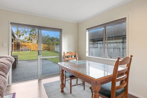 Photo of property in 6 Caffreys Avenue, Massey, Auckland, 0614