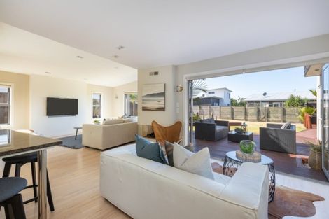 Photo of property in 11 Patiki Place, Omaha, 0986