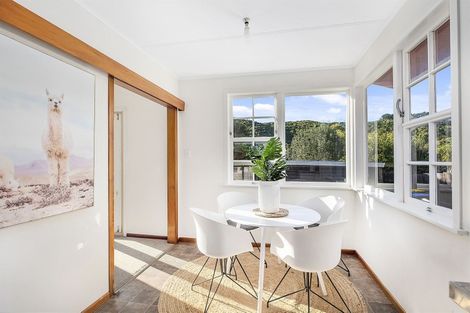 Photo of property in 17 Cardiff Crescent, Cannons Creek, Porirua, 5024