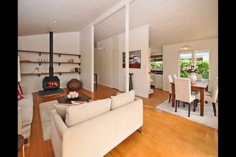 Photo of property in 2/51 Ocean View Road, Hillcrest, Auckland, 0627