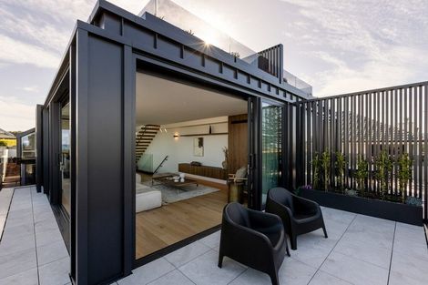 Photo of property in 124 Marine Parade, Mount Maunganui, 3116