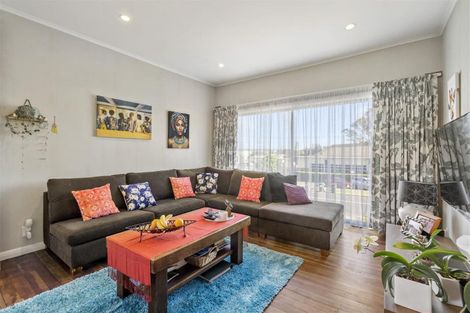 Photo of property in 1 Lavelle Road, Henderson, Auckland, 0612
