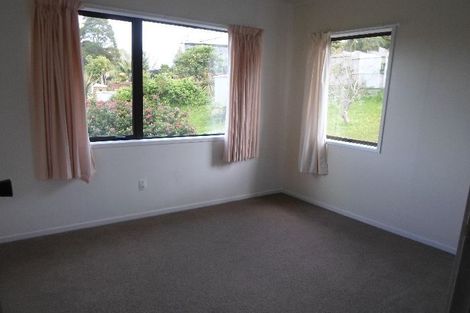 Photo of property in 1/7 Deverell Place, Northcross, Auckland, 0632