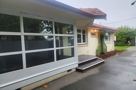 Photo of property in 32 Strowan Road, Strowan, Christchurch, 8052