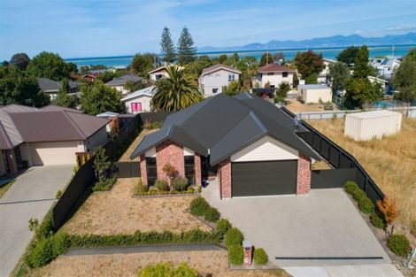 Photo of property in 13 Puketutu Grove, Motueka, 7120