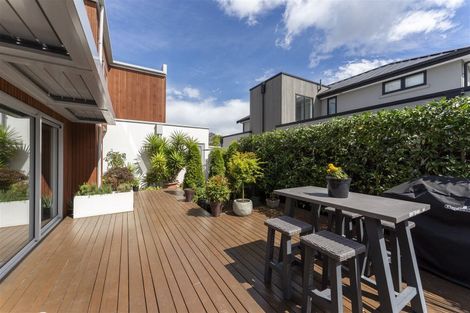 Photo of property in 2 Jacksons Road, Merivale, Christchurch, 8014
