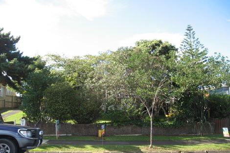 Photo of property in 37 Megan Avenue, Pakuranga Heights, Auckland, 2010